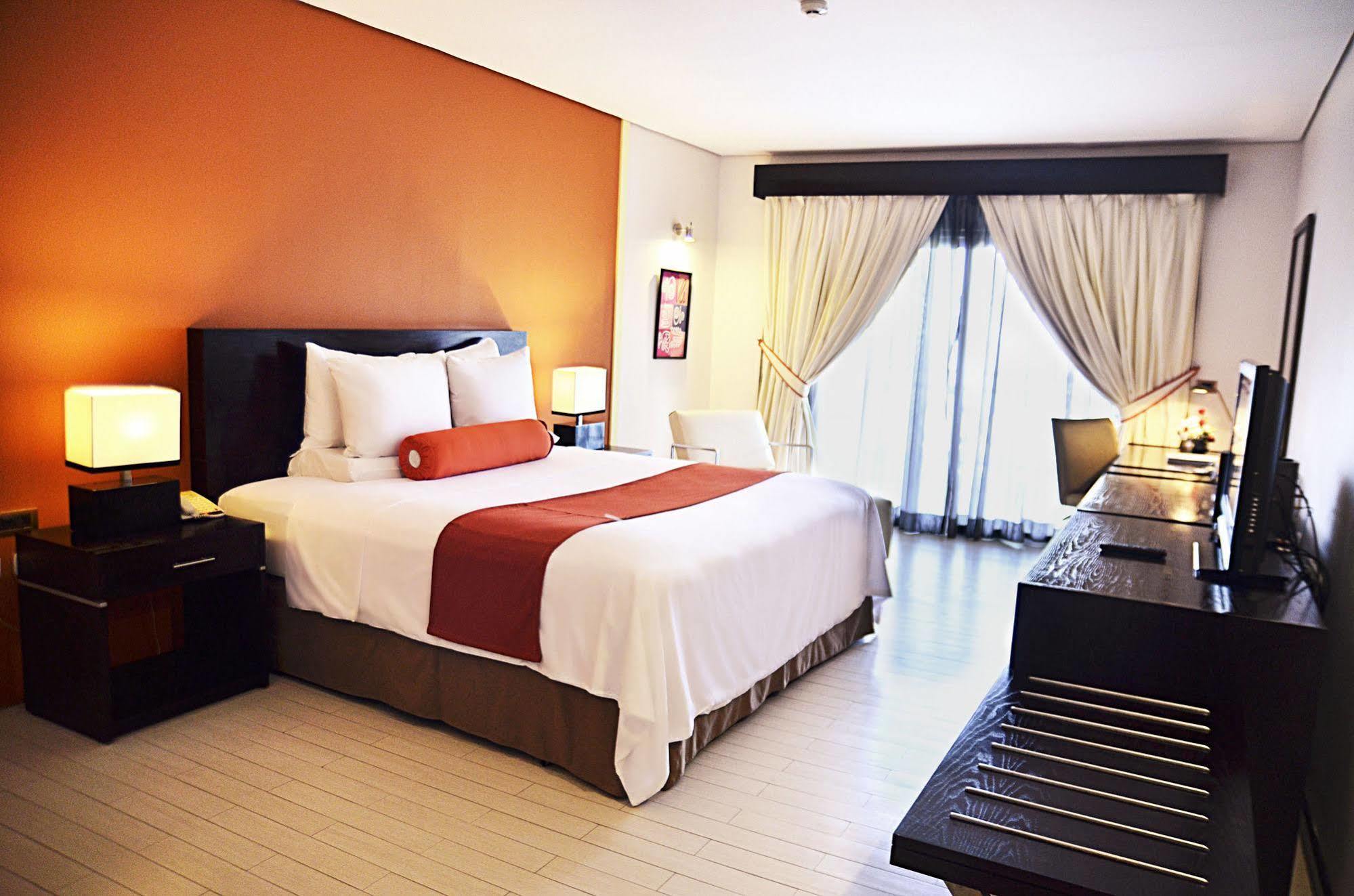 Thunderbird Resorts - Poro Point San Fernando City  Екстериор снимка